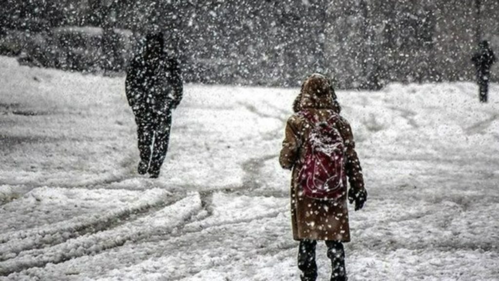 İstanbul ve Ankara'da kar tatili