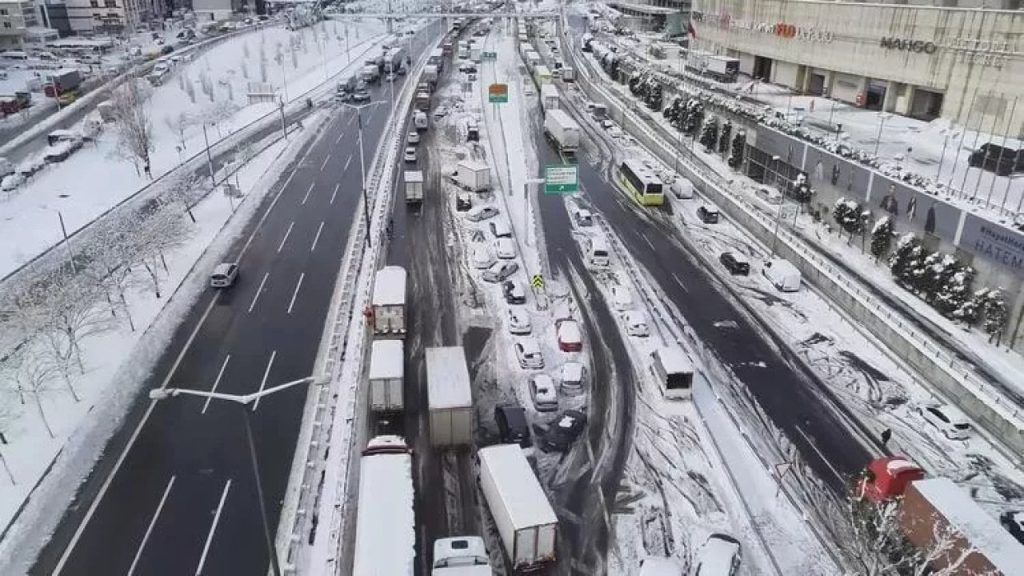 İstanbul'da 10 ve daha küçük yaşta cocuğu olan kadın personel yarın idari izinli