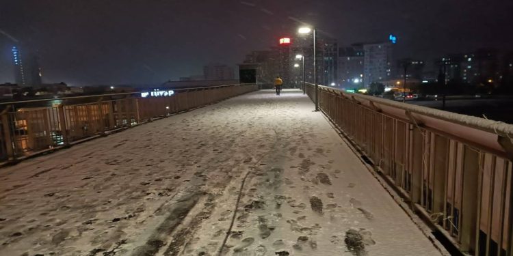 İstanbul’da beklenen kar yağışı başladı