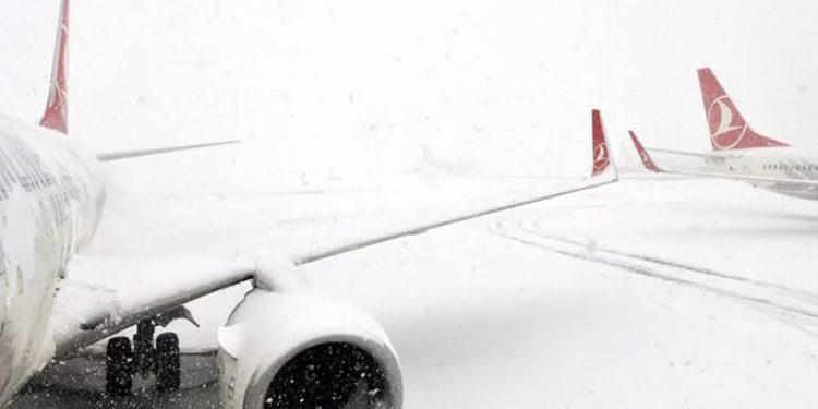 İstanbul'da uçuşlara hava muhalefeti: THY 170 seferi iptal etti