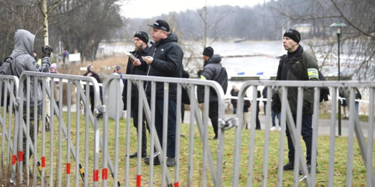 İsveç, Türkiye Büyükelçiliği önünde Kuran-ı Kerim yakılmasına bu kez izin vermedi