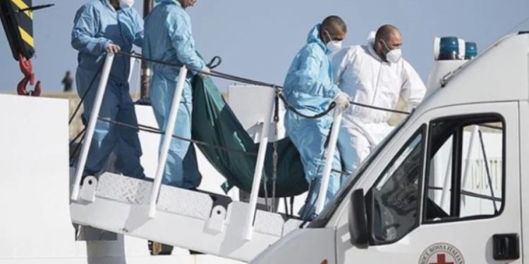 İtalya’da göçmen teknesi battı: En az 59 kişi öldü