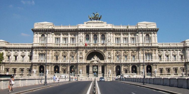 İtalyan Yüksek Mahkemesi: Torunlar büyükanne ve büyükbabaları görmek zorunda değil