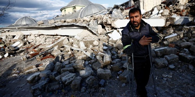 İtalyan uzman, depremlerin Anadolu yarımadasını 3 metre kaydırdığını öne sürdü