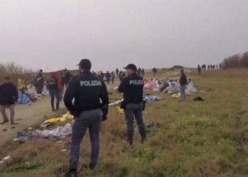 İtalya'nın güneyinde göçmen teknesi battı: 43 ölü