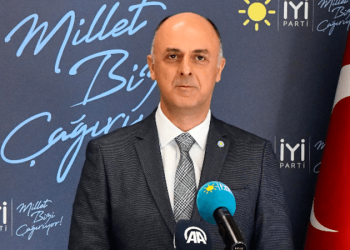 İYİ Parti Genel Başkan Yardımcısı Ümit Özlale, “Gerçekten CHP o masayı (6’lı Masa) Sayın Kuşoğlu’nun dediği gibi, Kemal Bey’in Cumhurbaşkanlığını onaylatmak için kurduysa, biz de onay makamı değiliz.”
