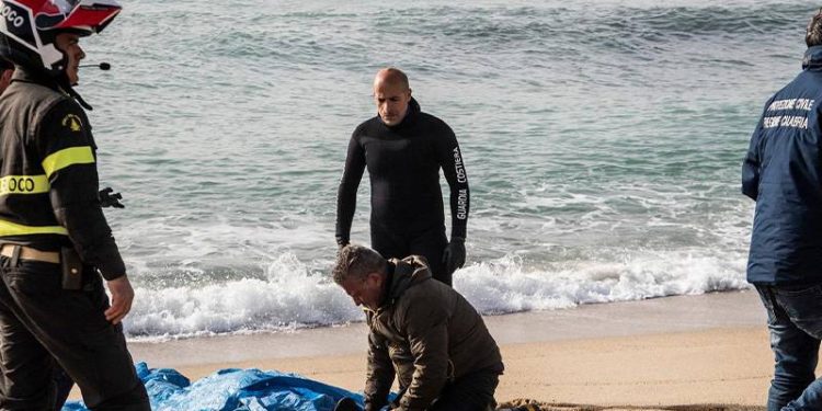 İzmir'den yola çıkan teknede ölü sayısı yükseliyor