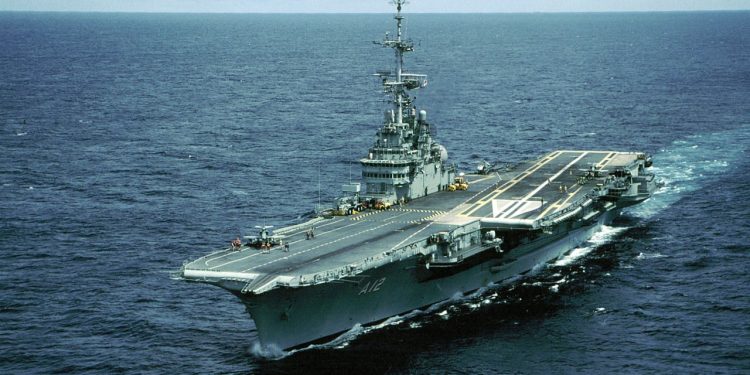 İzmir'e yanaşması engellenen 'asbest bombası' Atlas Okyanusu'nda batırılacak