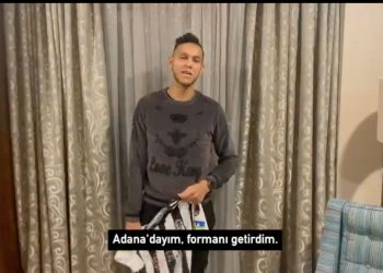 Josef de Souza, deprem bölgesine giderek Arda'ya formasını götürdü