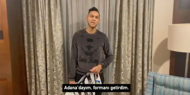 Josef de Souza, deprem bölgesine giderek Arda'ya formasını götürdü