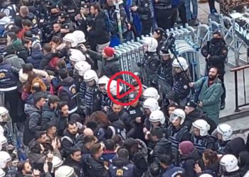 Kadıköy'de uzaktan eğitimi protesto eden öğrencilere polis şiddeti