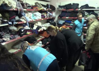 Kadirli’de depremzedelere özel market açıldı