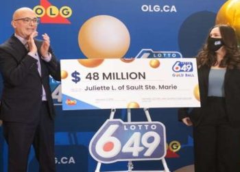 Kanadalı genç, ilk kez oynadığı lotodan 48 milyon dolar kazandı