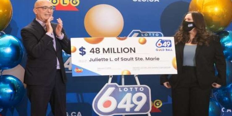 Kanadalı genç, ilk kez oynadığı lotodan 48 milyon dolar kazandı