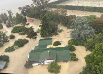 Kasırganın vurduğu Yeni Zelanda'da 6,3 büyüklüğünde deprem