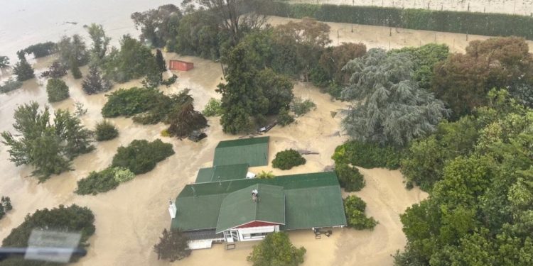 Kasırganın vurduğu Yeni Zelanda'da 6,3 büyüklüğünde deprem