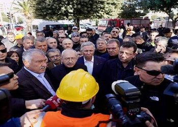 Kılıçdaroğlu deprem bölgelerinde: Üzgün ve kızgınız, ama bu sorunu çözmeye kararlıyız