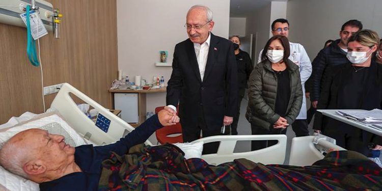 Kılıçdaroğlu, depremzedeleri hastanede ziyaret etti