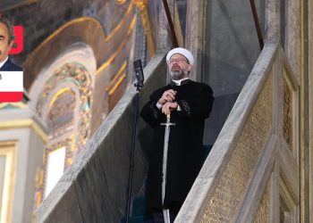 Kılıçlı adamlar kitaplı insanlara karşı