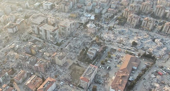 Kiracısı, bir ay önce evinden çıkardığı depremzede ev sahibine sahip çıktı 