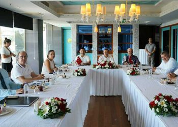 Kıyı Ege belediye başkanları maaşlarını depremzedelere bağışladı