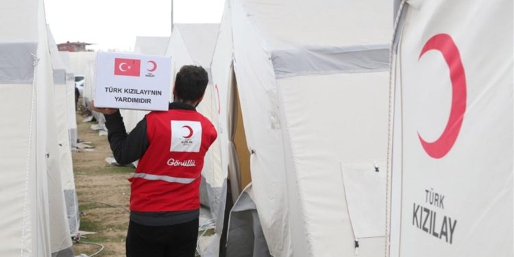 Kızılay'ın Ahbap'a çadır satmasına sosyal medyada tepki yağdı