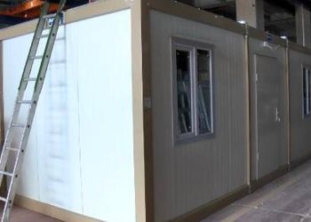 Deprem bölgesine gönderilmek üzere konteyner ev üretimi, İstanbul'daki fabrikalarda da sürüyor. İmalatçılar, ortalama 50 bin ile 100 bin TL arasında değişen konteyner evlerin fiyatlarının deprem öncesine göre yüzde 20-30 arasında arttığını belirtti.