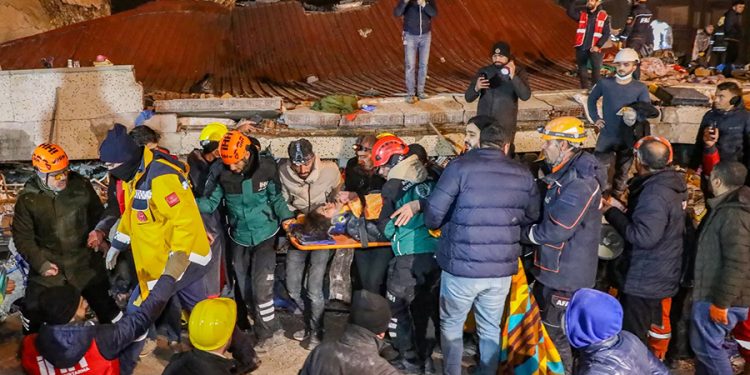 Korkulan oldu; enkazdan çıkarılan bazı vatandaşların donarak öldüğü tespit edildi