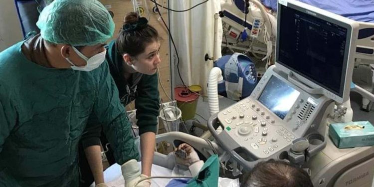 Kübalı doktorlar deprem bölgelerinde 13 büyük ameliyat yaptı