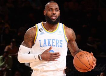 LeBron James bir gecede iki ismin önüne geçti