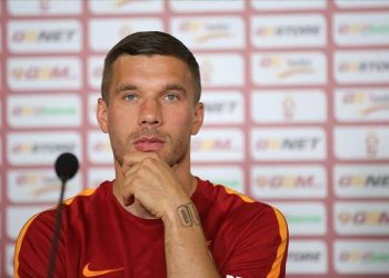 Lukas Podolski, Galatasaray'ın 500 konteyner kampanyasına 2 milyon lira bağış yaptı