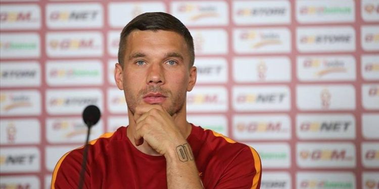 Lukas Podolski, Galatasaray'ın 500 konteyner kampanyasına 2 milyon lira bağış yaptı