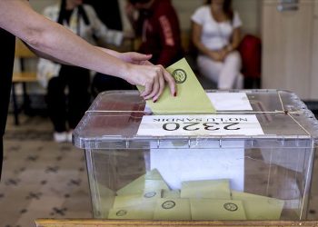 Habertürk’e konuşan MHP’li yetkiler, Anayasa’nın 78’inci maddesinin çok net anlaşılır olduğunu ve seçimin ertelenmesinin söz konusu olmadığı görüşünde.