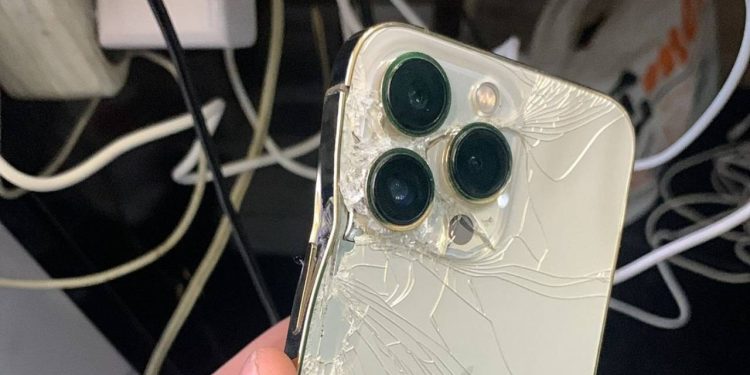 Maganda kurşunundan cebindeki telefon sayesinde kurtuldu