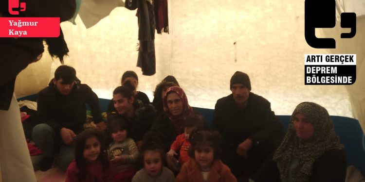 Malatyalı depremzedeler tuvalet ihtiyaçlarını hasarlı binalara girerek karşılıyor