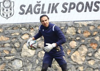 Malatyaspor kalecisi Ahmet Eyüp Türkaslan göçük altında kaldı
