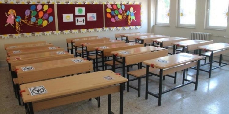 Manisa'da depreme dayanıksız altı okul için yıkım kararı