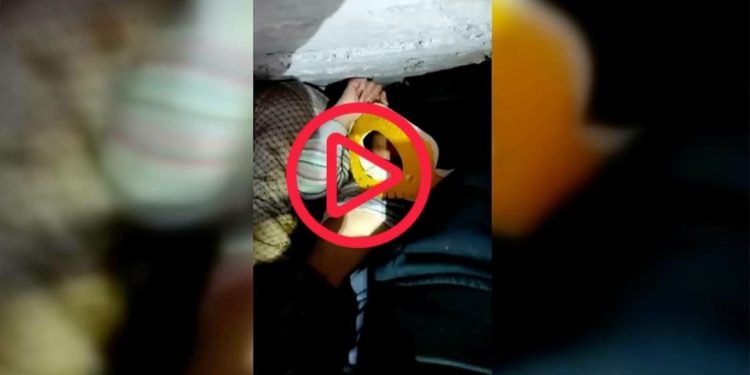 Maraş'ta enkazdan kurtarılan çocukla ekiplerin diyaloğu gülümsetti