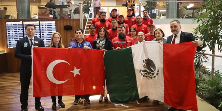 Meksikalı arama-kurtarma ekibi ülkesine döndü