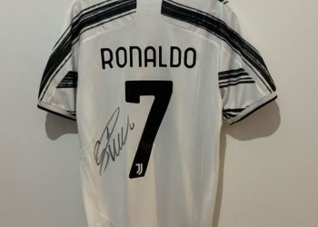 Merih Demiral, imzalı Ronaldo formasını satışa çıkardı: Ahbap'a bağışlayacak