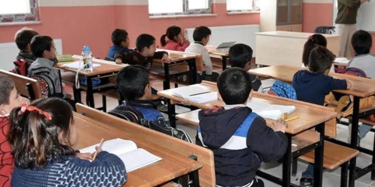 Mersin'de eğitime bir gün ara verildi