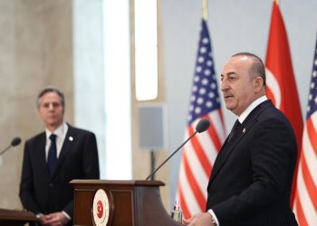 Mevlüt Çavuşoğlu: İki ülkenin NATO üyeliğinin, F-16 alımına şart koşulması doğru olmaz