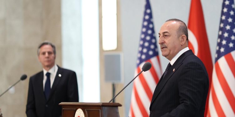 Mevlüt Çavuşoğlu: İki ülkenin NATO üyeliğinin, F-16 alımına şart koşulması doğru olmaz