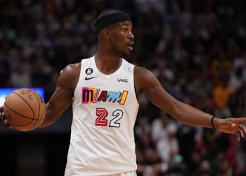 Miami Heat'ten Jimmy Butler'ın forması depremzedelere destek için satışa çıkıyor