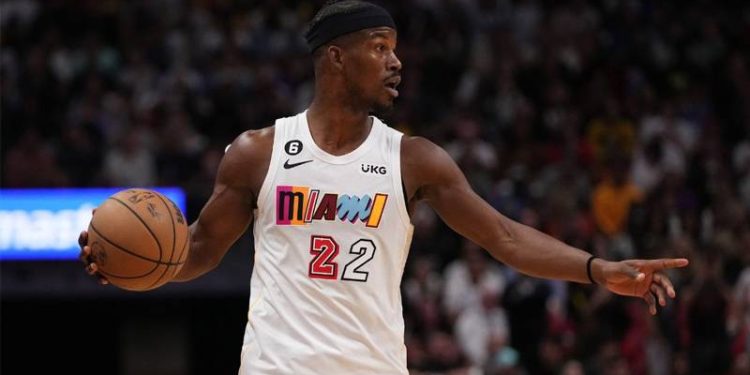 Miami Heat'ten Jimmy Butler'ın forması depremzedelere destek için satışa çıkıyor