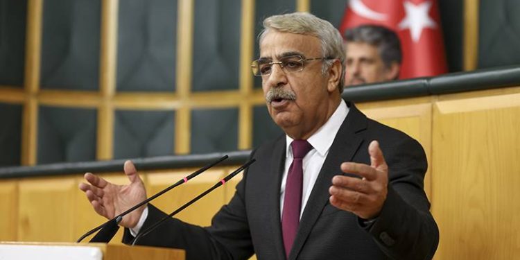 HDP Eş Genel Başkanı Mithat Sancar, 42 bini aşkın insanın hayatını kaybettiği Kahramanmaraş ve Hatay merkezli depremlerle ilgil, iktidarı eleştirdi.