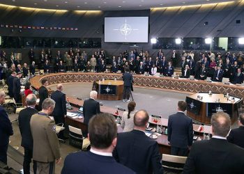 NATO Savunma Bakanları Toplantısı, Türkiye için saygı duruşuyla başladı