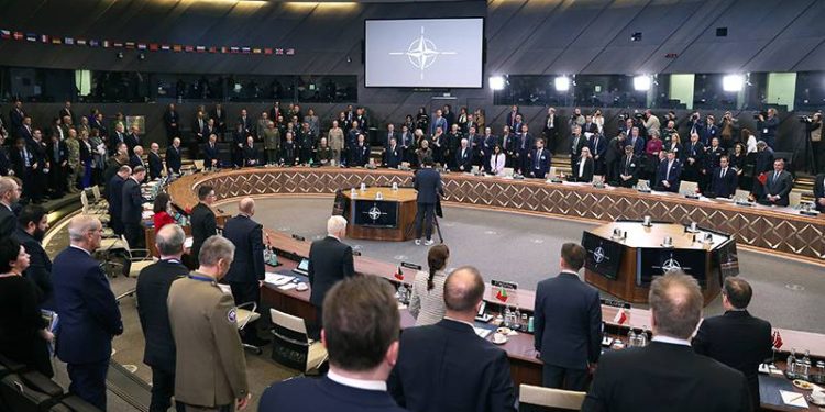 NATO Savunma Bakanları Toplantısı, Türkiye için saygı duruşuyla başladı