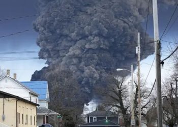 Ohio'da zehirli kimyasal trenin devrilmesi sonrası bölge halkı sağlık taramasından geçirilecek