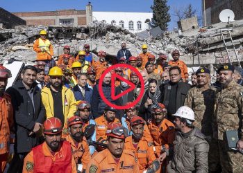 Pakistan Başbakanı deprem bölgesini ziyaret etti